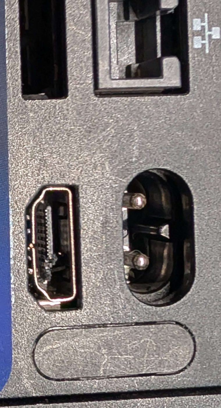 Avant réparation Microsoft Xbox Serie X — HDMI XBOX Serie X physiquement cassée